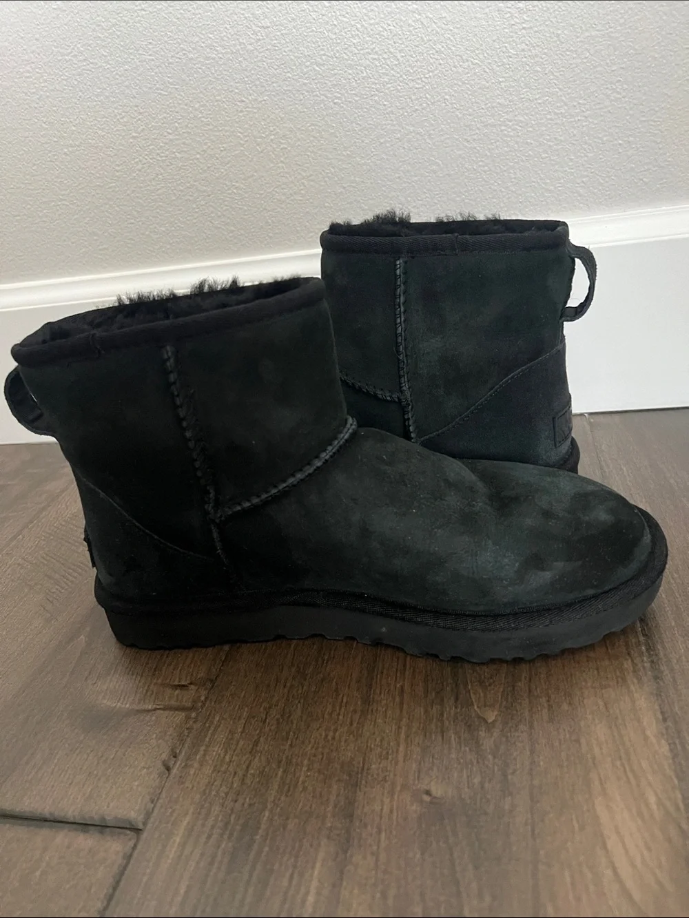 Black short UGG boots
